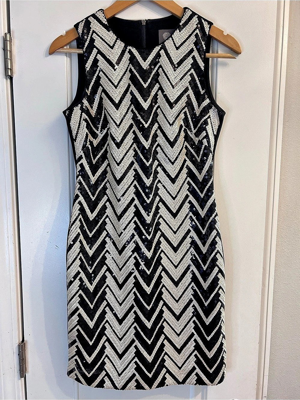 Vince Camuto Sequin Chevron Shift Dress Mini in Black & Silver Small Prom